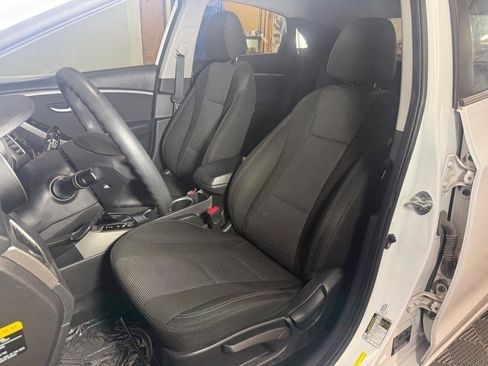 Used 2017 Hyundai Elantra GT FWD image 22