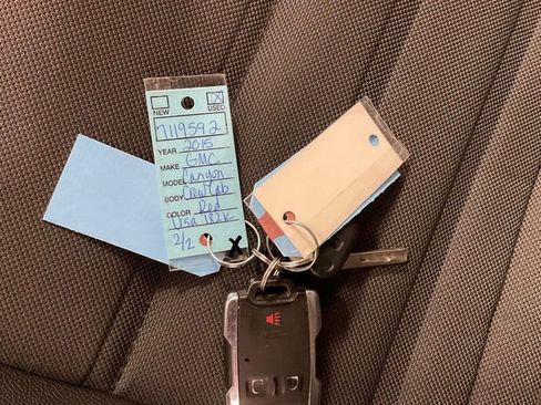 Used 2015 GMC Canyon SLE w/ All-Terrain Package image 33