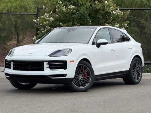 Certified 2024 Porsche Cayenne S AWD/4WD image 1