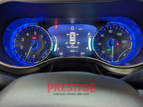 Used 2024 Chrysler Pacifica Touring-L image 13