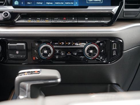 Used 2022 Chevrolet Silverado 1500 High Country w/ High Country Premium Package image 25