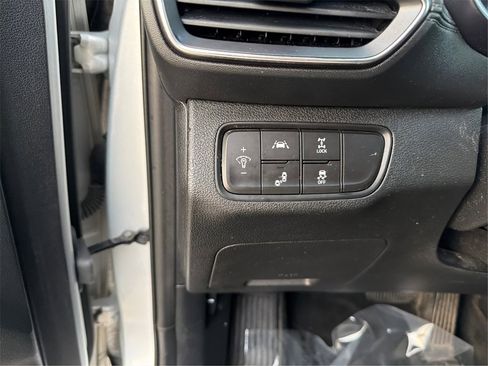 Used 2019 Hyundai Santa Fe SE image 18