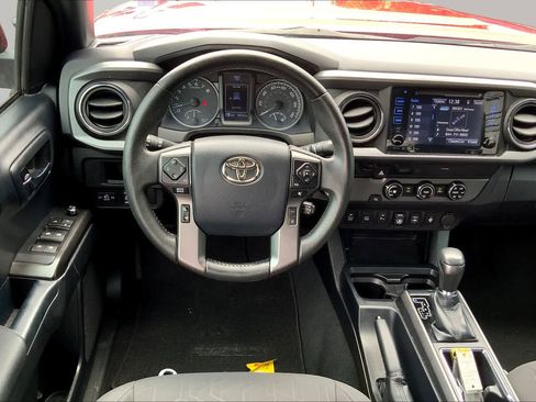 Used 2018 Toyota Tacoma TRD Sport w/ Technology Package RWD image 6
