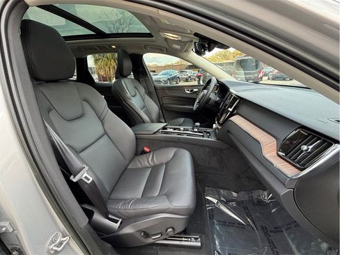 Used 2023 Volvo XC60 B5 Plus w/ Protection Package Premier image 41
