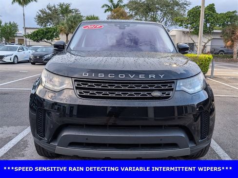 Used 2019 Land Rover Discovery SE image 3