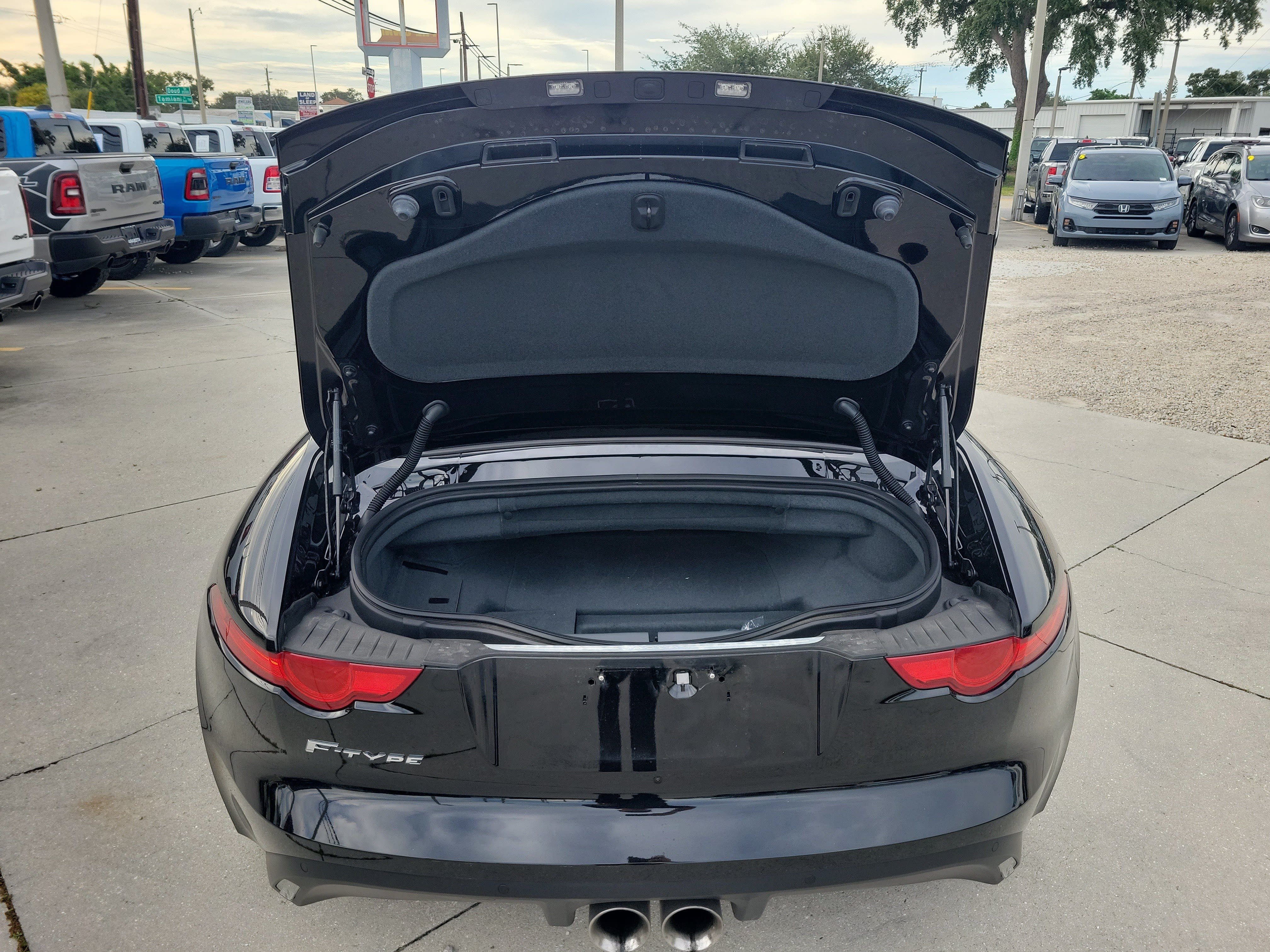 Used 2014 Jaguar F-TYPE Convertible RWD image 10