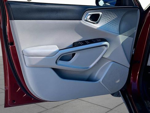 Used 2020 Kia Soul LX FWD image 18