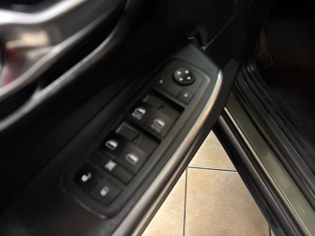 Used 2021 Jeep Cherokee Latitude Lux w/ Comfort/Convenience Group AWD/4WD image 24