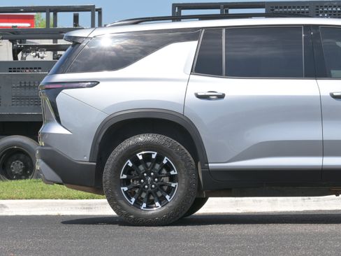 Used 2024 Chevrolet Traverse Z71 w/ Enhanced Driving Package AWD/4WD image 5