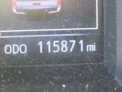 Used 2016 Toyota Tacoma SR5 w/ Towing Package image 9