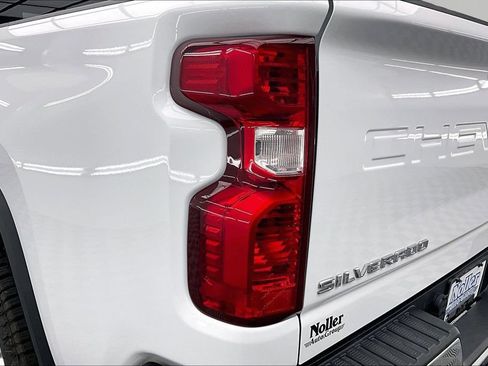 Used 2024 Chevrolet Silverado 2500 LT AWD/4WD image 31