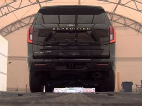 Used 2025 Ford Expedition Active AWD/4WD image 5
