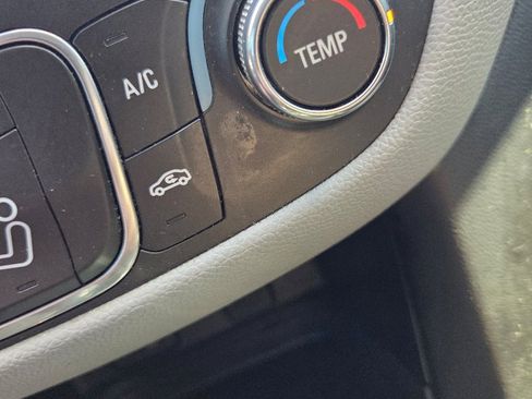 Used 2018 Chevrolet Equinox LS image 27