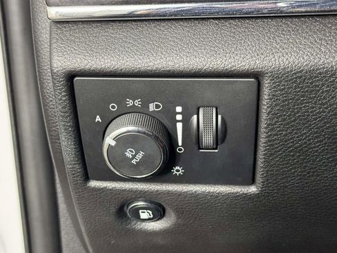 Used 2020 Jeep Grand Cherokee Overland AWD/4WD image 19