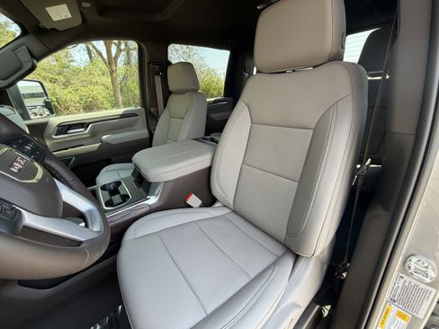 New 2026 GMC Sierra 2500 SLT AWD/4WD image 18