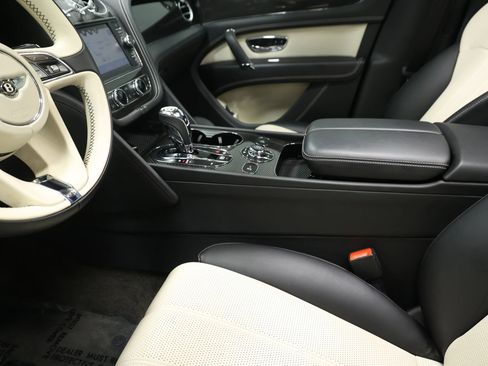 Used 2019 Bentley Bentayga image 44