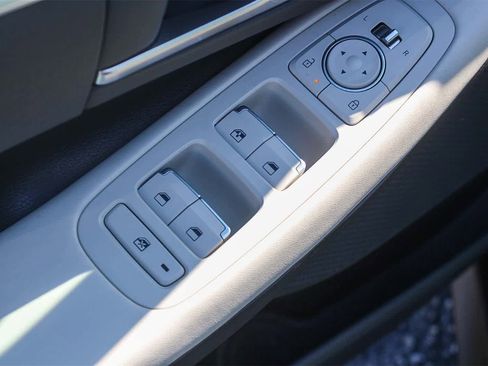 Certified 2025 Hyundai Sonata SE image 26