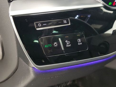 Used 2023 Audi A8 L 3.0T w/ Luxury Package image 12