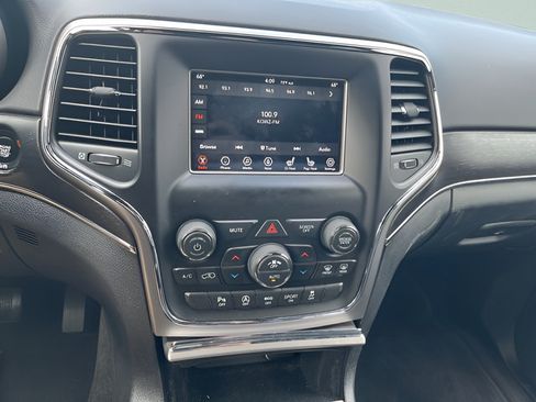 Used 2018 Jeep Grand Cherokee Limited AWD/4WD image 10