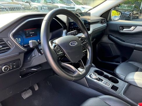 Used 2025 Ford Escape Platinum AWD/4WD image 17