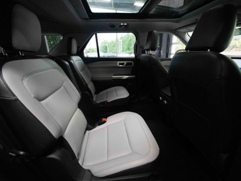 Used 2021 Ford Explorer XLT w/ Equipment Group 202A AWD/4WD image 25