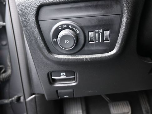 Used 2022 Jeep Grand Cherokee Limited image 34