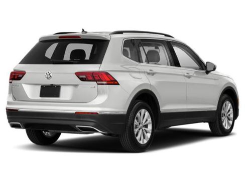 Used 2018 Volkswagen Tiguan SE AWD/4WD image 2
