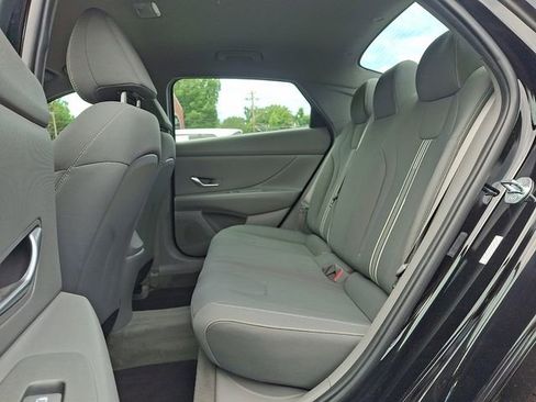 Used 2023 Hyundai Elantra SEL FWD image 10