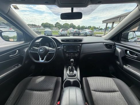 Used 2018 Nissan Rogue SV FWD image 25
