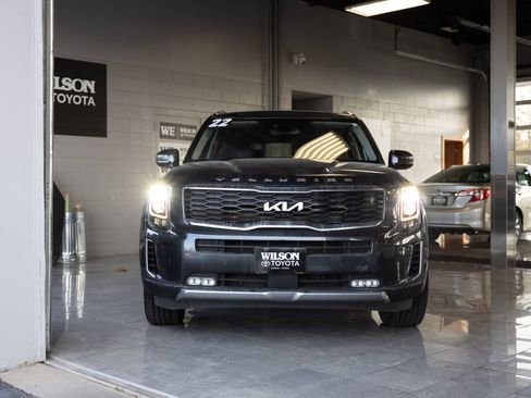 Used 2022 Kia Telluride SX w/ SX Prestige Package AWD/4WD image 3