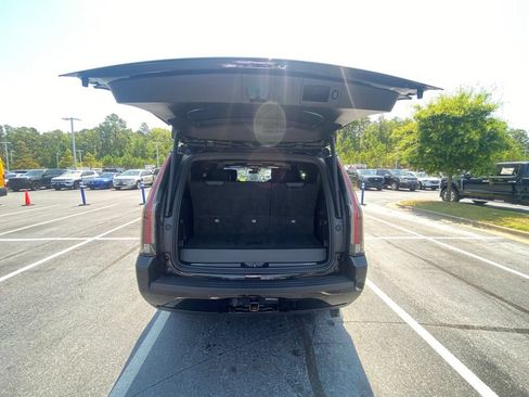 Used 2019 Cadillac Escalade Platinum AWD/4WD image 28