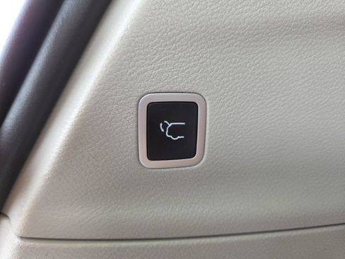 Used 2022 Chrysler Pacifica Touring-L image 40