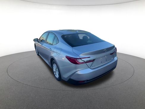 Used 2025 Toyota Camry LE image 11