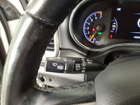 Used 2020 Jeep Grand Cherokee Laredo AWD/4WD image 19