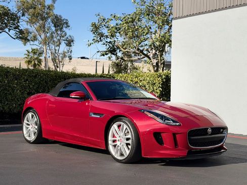 Used 2016 Jaguar F-TYPE R image 6