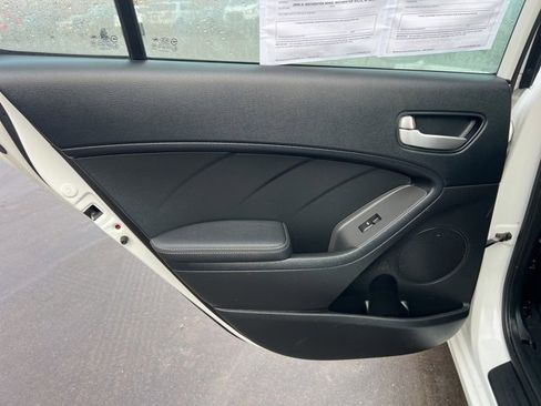 Used 2017 Kia Forte LX image 14