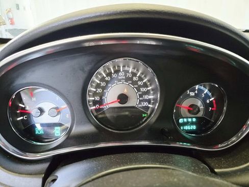 Used 2013 Chrysler 200 Touring image 7