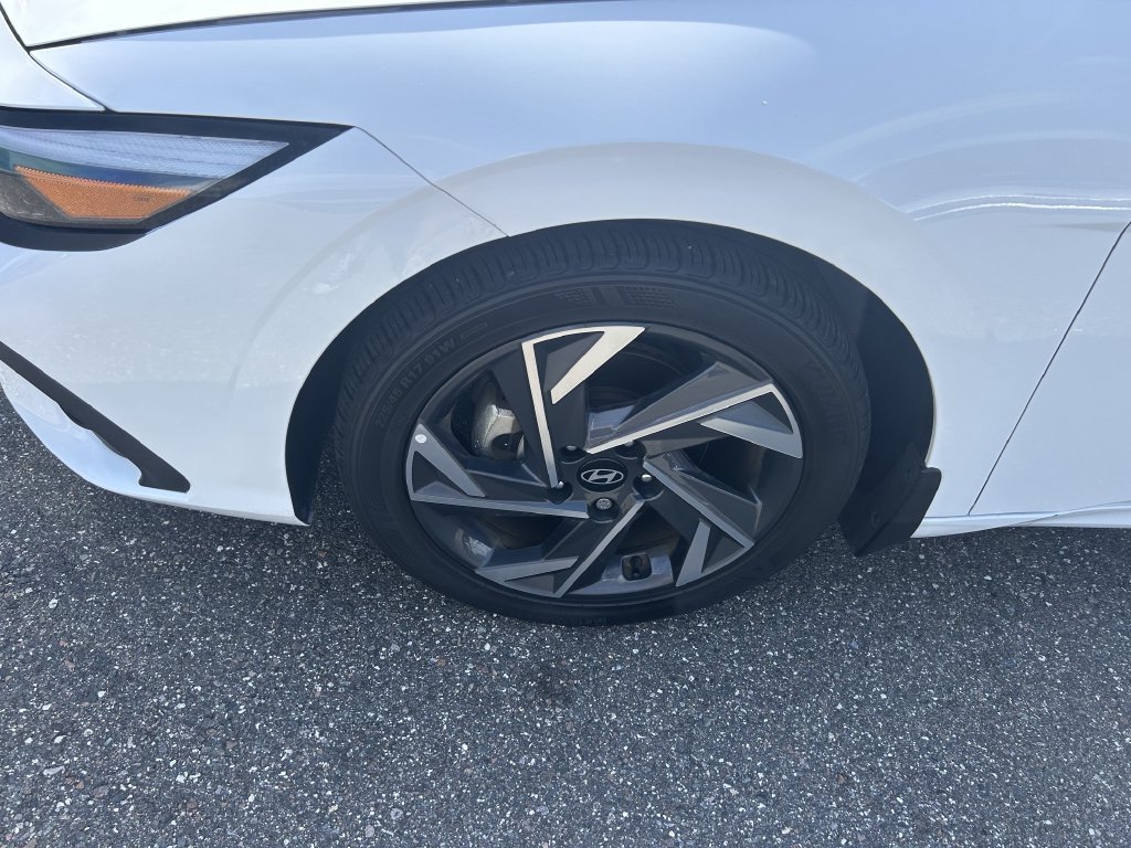 Used 2025 Hyundai Elantra Sport FWD image 9