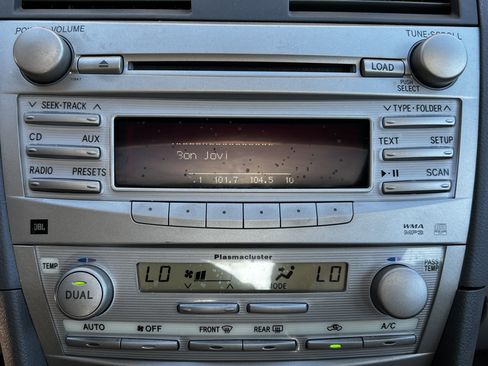 Used 2011 Toyota Camry XLE image 23