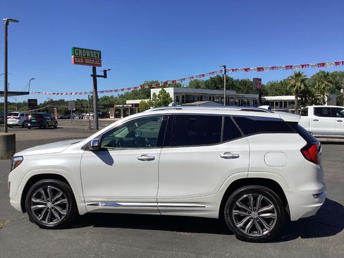 Used 2020 GMC Terrain Denali w/ Denali Premium Package AWD/4WD image 6