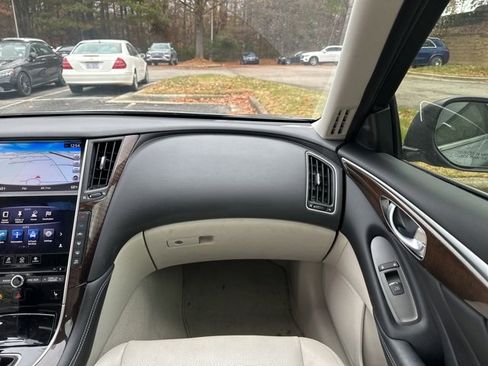 Used 2016 INFINITI Q50 3.0t Premium w/ Driver Assistance Package image 15