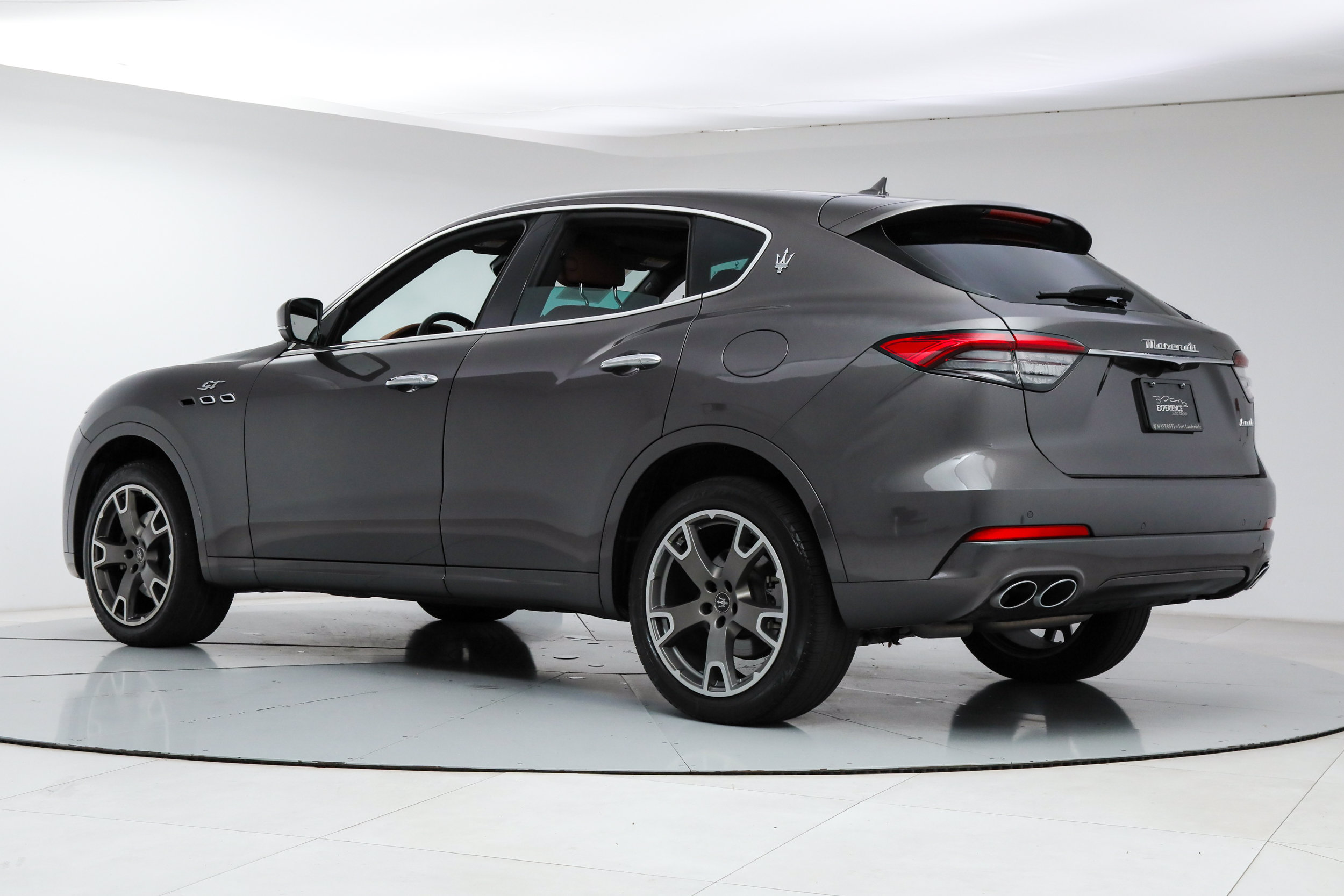 Used 2023 Maserati Levante GT AWD/4WD image 3