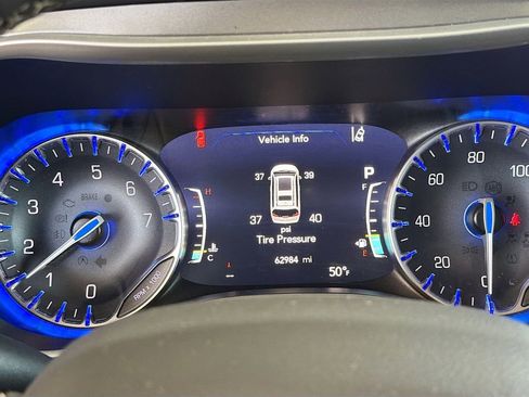 Used 2023 Chrysler Pacifica Touring-L FWD image 15