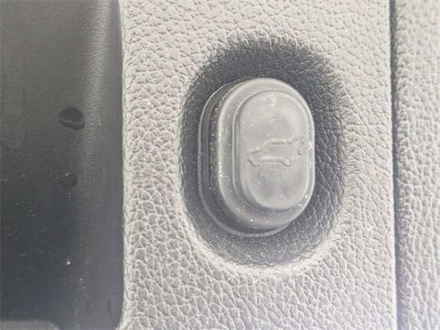 Used 2017 Chevrolet Suburban Premier image 32