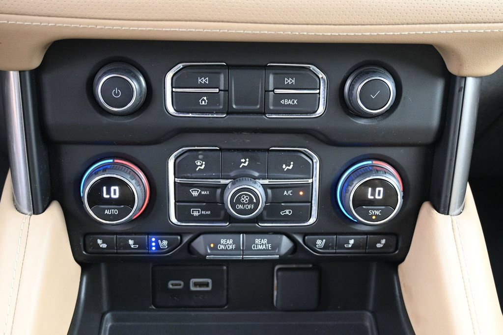 Used 2024 Chevrolet Suburban Premier RWD image 16