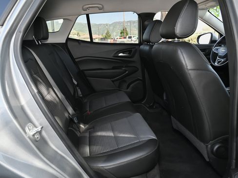 Used 2025 Chevrolet Trax LT w/ LT Convenience Package image 37