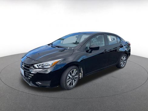 Used 2025 Nissan Versa SV image 3