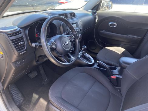 Used 2016 Kia Soul FWD image 11