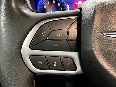 Used 2022 Chrysler Pacifica Touring-L image 12