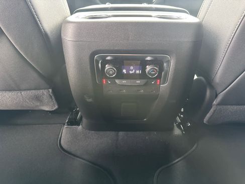 New 2026 Chevrolet Suburban Premier image 40